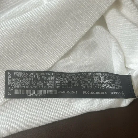 NWOT Elegant Very Soft Beaded Neckline Feminine Knit Top - Picture 16 of 16